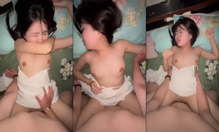 Da trắng hồng xinh em mân mê đầu ti tăng hưng phấn